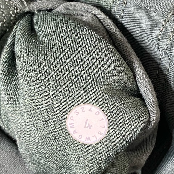 Lululemon dark forest align with matching bra - Picture 6 of 6